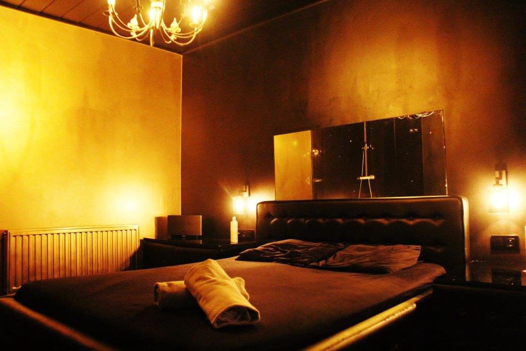 room massage Vipp Club Meerbeke Belgium private bar